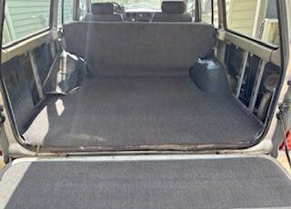 Unknown-Toyoto-land-cruiser-1985-silver-7