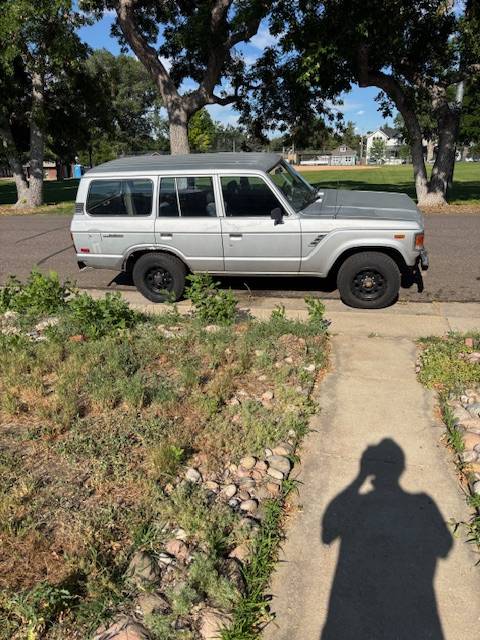 Unknown-Toyoto-land-cruiser-1985-silver