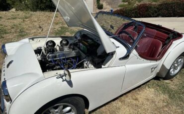 Unknown-Tr3-1960-White-Red-1