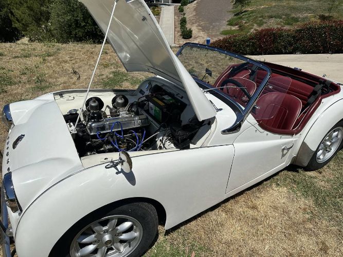 Unknown-Tr3-1960-White-Red-1