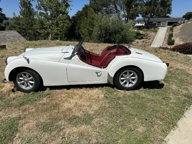 Unknown-Tr3-1960-White-Red-3