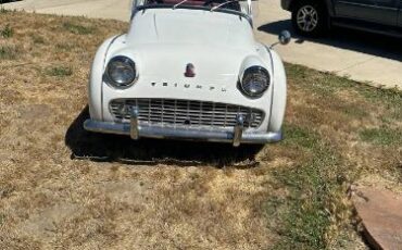 Unknown-Tr3-1960-White-Red-5