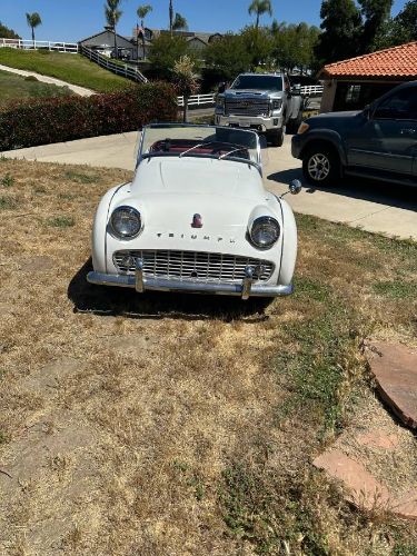 Unknown-Tr3-1960-White-Red-5