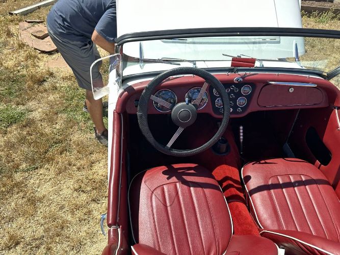 Unknown-Tr3-1960-White-Red