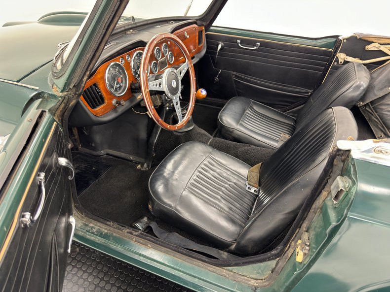 Unknown-Tr4-1964-British-Racing-Green-Black-37