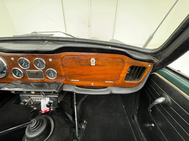 Unknown-Tr4-1964-British-Racing-Green-Black-46