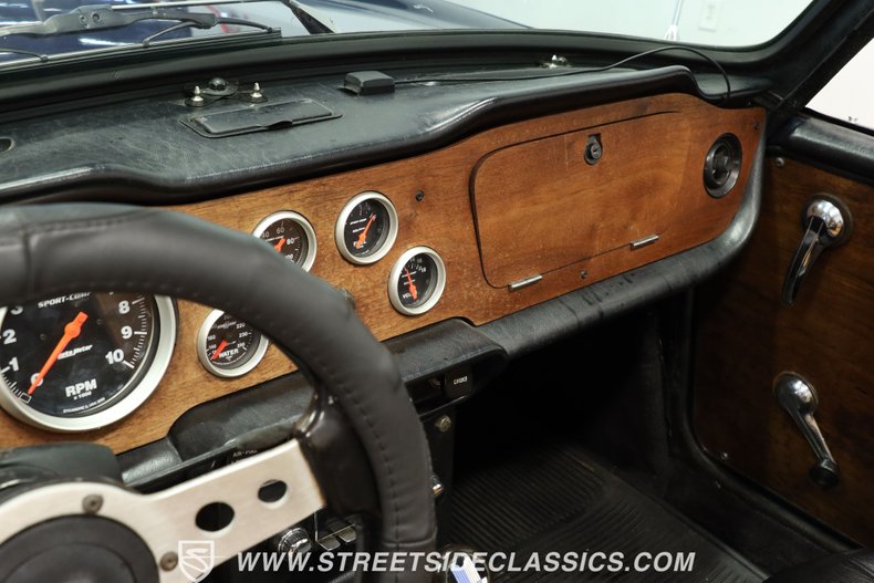 Unknown-Tr6-1972-British-Racing-Green-Black-41