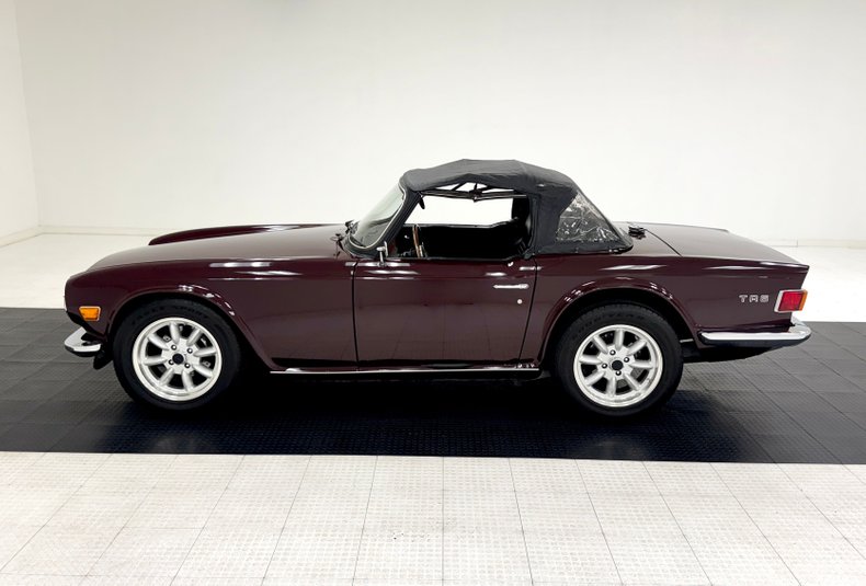 Unknown-Tr6-1972-Maroon-Black-1
