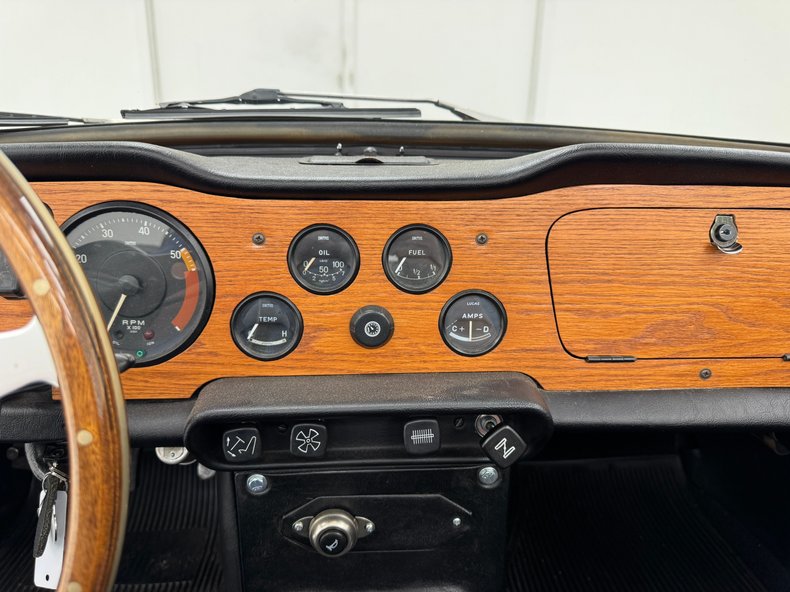 Unknown-Tr6-1972-Maroon-Black-40
