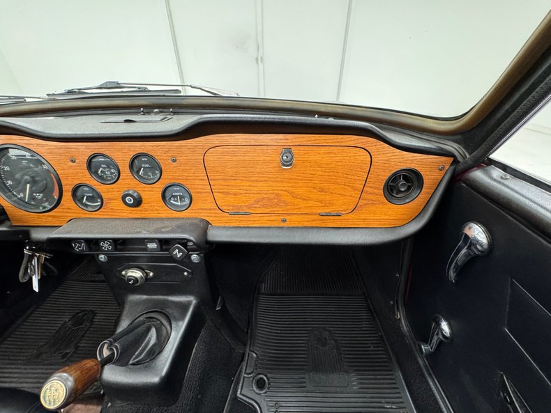 Unknown-Tr6-1972-Maroon-Black-41