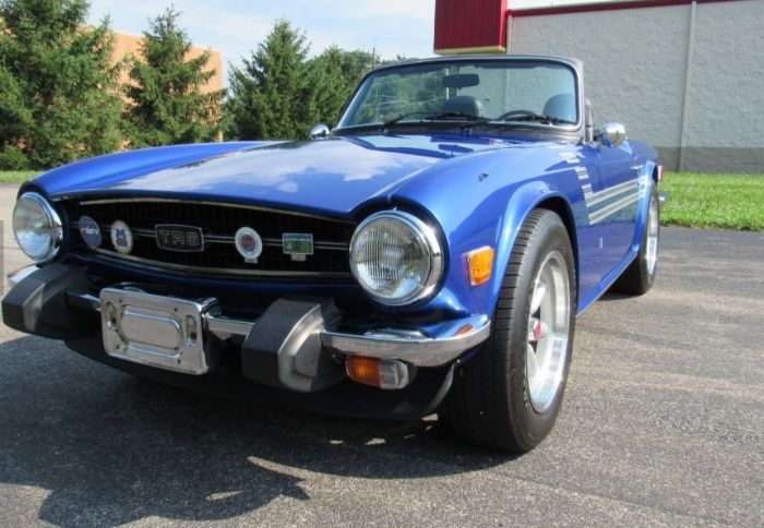Unknown-Tr6-1975-Viper-Blue-2