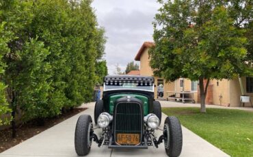 Unknown-Tudor-1930-Black