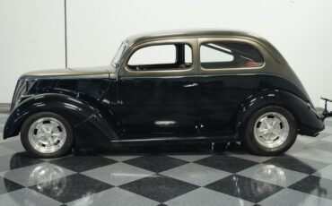 Unknown-Tudor-1937-Black-Caramel-10