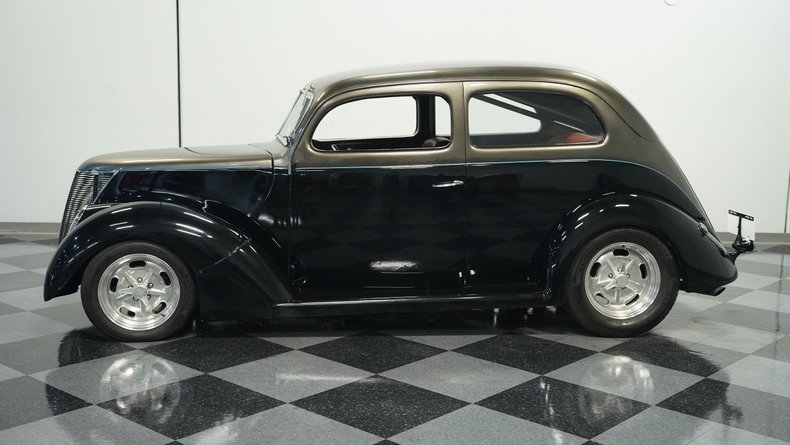 Unknown-Tudor-1937-Black-Caramel-10