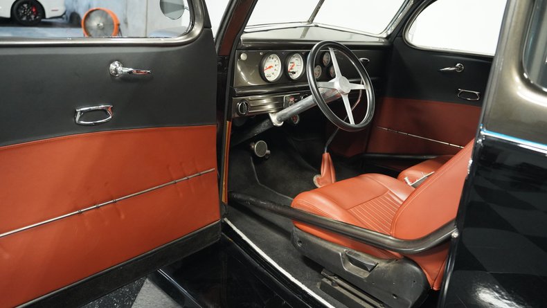 Unknown-Tudor-1937-Black-Caramel-12