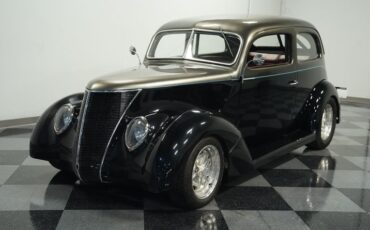 Unknown-Tudor-1937-Black-Caramel-13