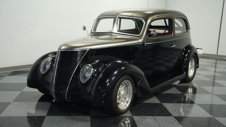Unknown-Tudor-1937-Black-Caramel-13