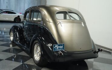 Unknown-Tudor-1937-Black-Caramel-14