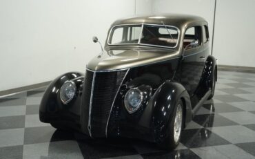 Unknown-Tudor-1937-Black-Caramel-18