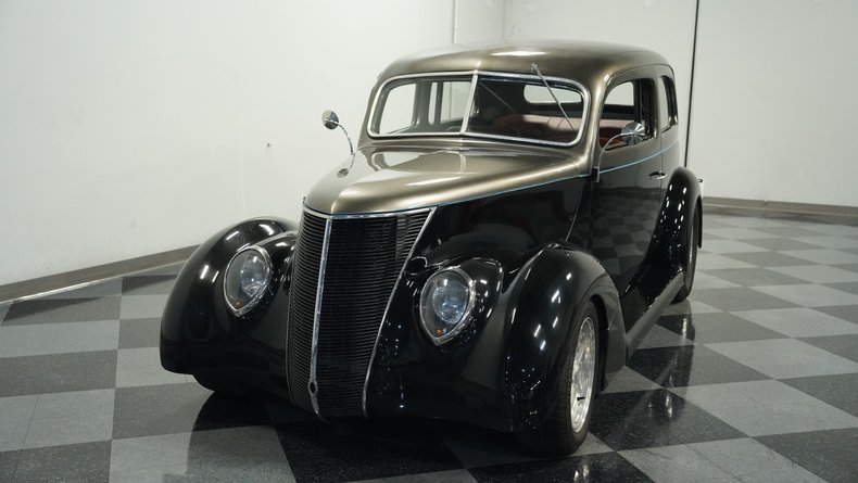 Unknown-Tudor-1937-Black-Caramel-18