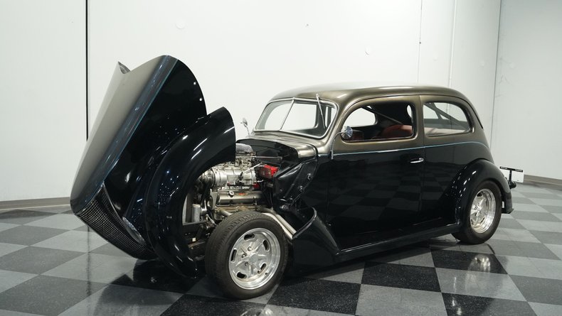 Unknown-Tudor-1937-Black-Caramel-2