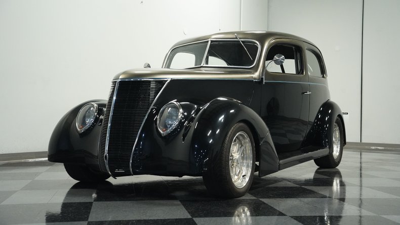 Unknown-Tudor-1937-Black-Caramel-20