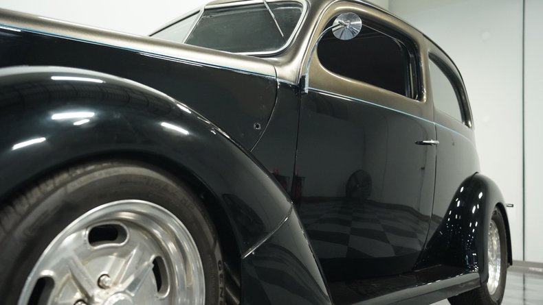 Unknown-Tudor-1937-Black-Caramel-21