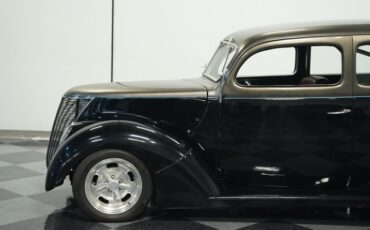 Unknown-Tudor-1937-Black-Caramel-22