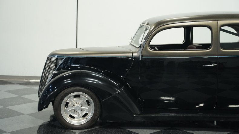 Unknown-Tudor-1937-Black-Caramel-22