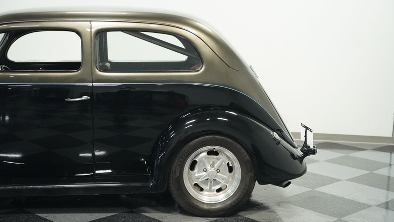 Unknown-Tudor-1937-Black-Caramel-23