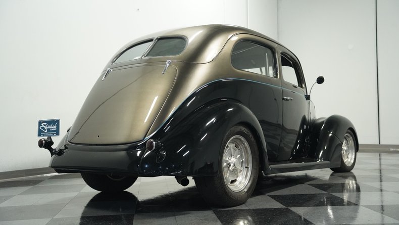 Unknown-Tudor-1937-Black-Caramel-24
