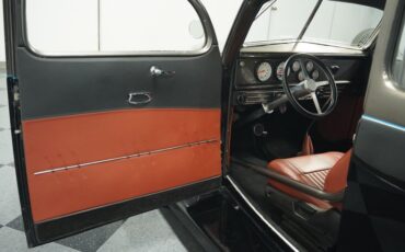 Unknown-Tudor-1937-Black-Caramel-30