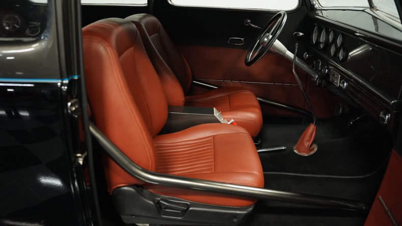Unknown-Tudor-1937-Black-Caramel-38