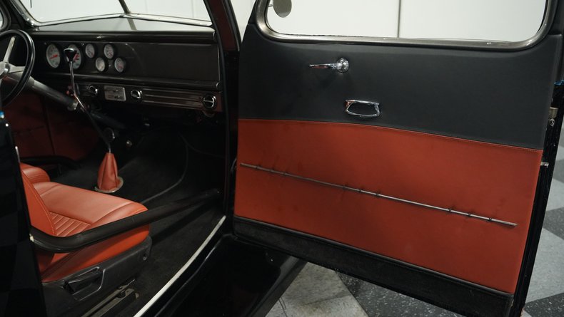 Unknown-Tudor-1937-Black-Caramel-39
