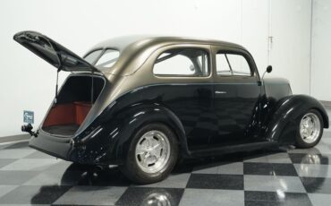 Unknown-Tudor-1937-Black-Caramel-40