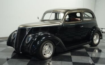 Unknown-Tudor-1937-Black-Caramel-43