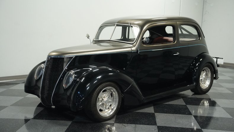 Unknown-Tudor-1937-Black-Caramel-43