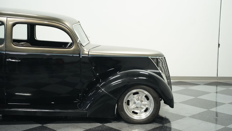 Unknown-Tudor-1937-Black-Caramel-48