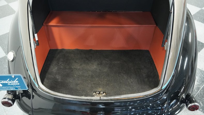 Unknown-Tudor-1937-Black-Caramel-49