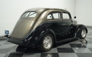 Unknown-Tudor-1937-Black-Caramel-8
