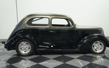 Unknown-Tudor-1937-Black-Caramel-9