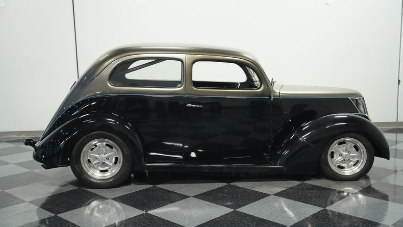 Unknown-Tudor-1937-Black-Caramel-9
