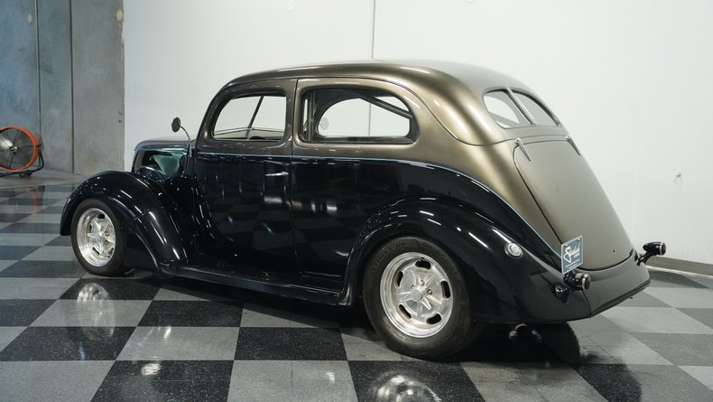 Unknown-Tudor-1937-Black-Caramel