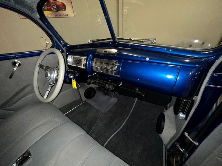 Unknown-Tudor-1940-Blue-TanGray-17