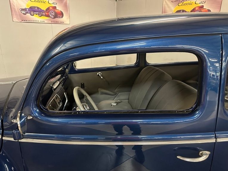 Unknown-Tudor-1940-Blue-TanGray-30
