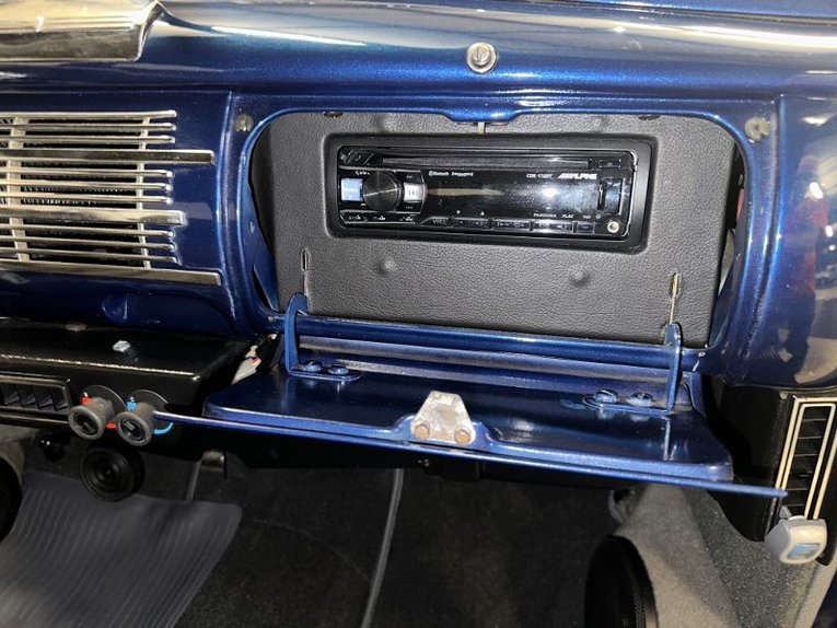 Unknown-Tudor-1940-Blue-TanGray-39