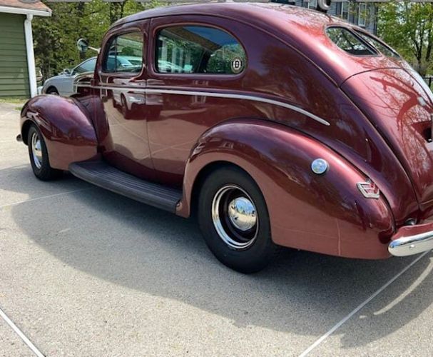 Unknown-Tudor-1940-Burgundy-Beige-1