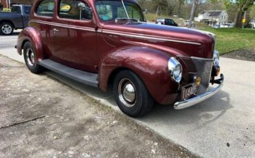 Unknown-Tudor-1940-Burgundy-Beige