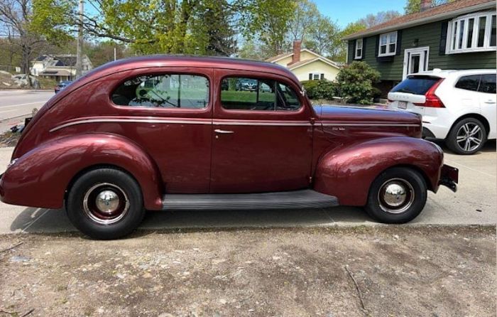 Unknown-Tudor-1940-Burgundy-Beige-5