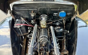 Unknown-Tudor-1941-Black-Red-ampamp-White-1